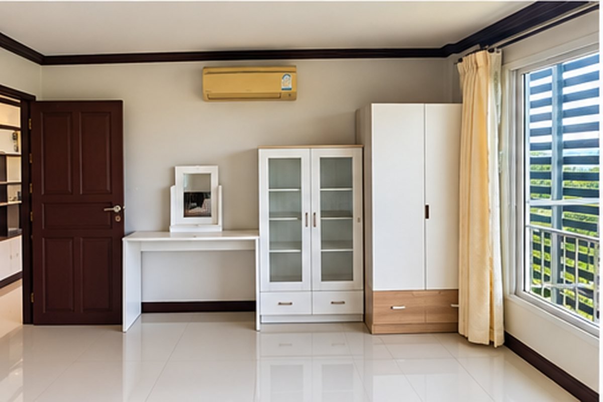 Property_Photo_07_Bedroom_Storage 1 Bedroom / 1 Bathroom High Floor Location